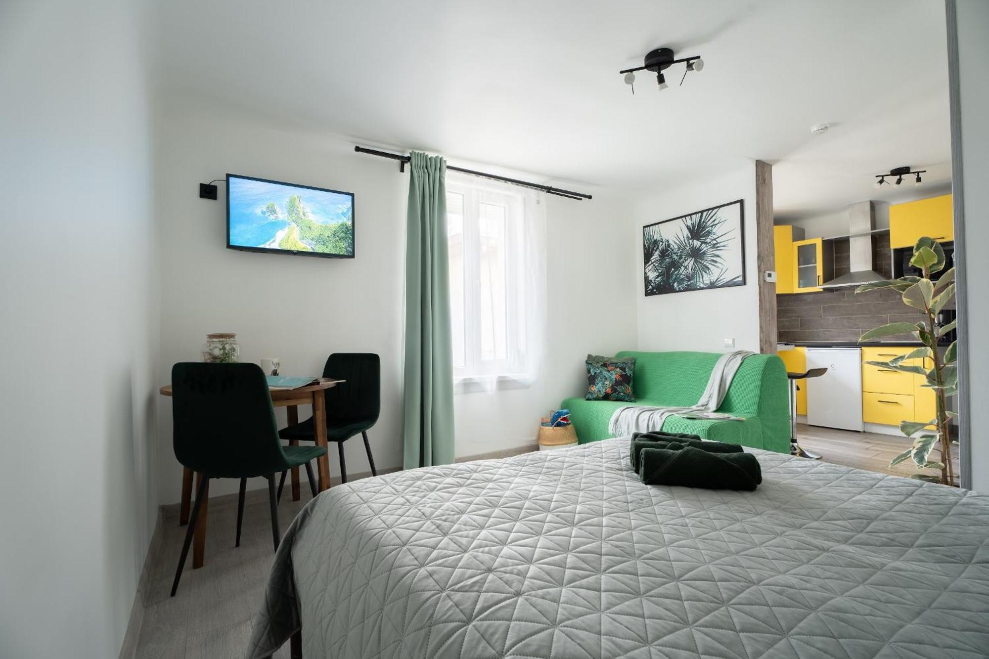 Green Garden & Private Parking Apartments With Playground Riga Eksteriør billede